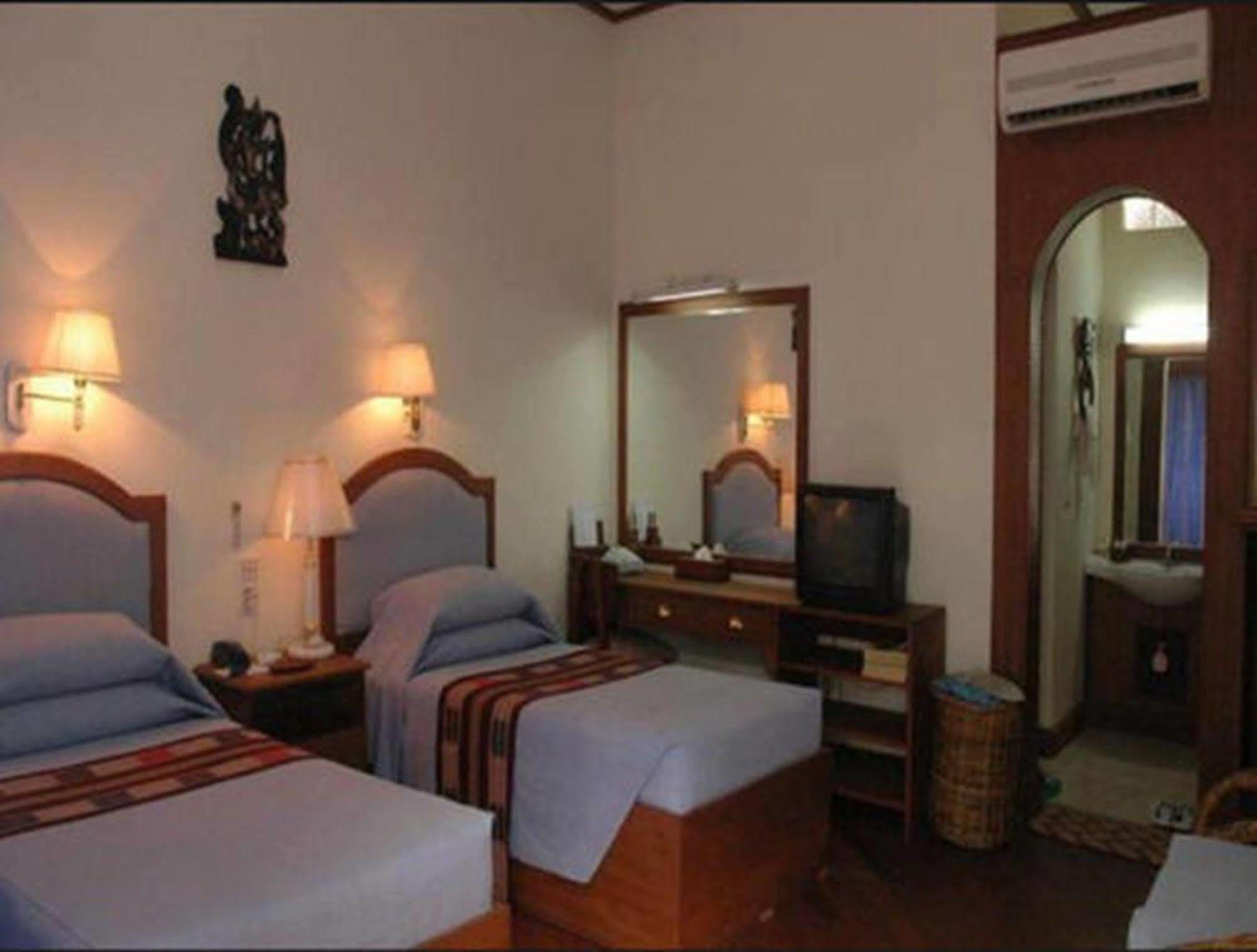 Emerald Land Hotel Mandalay Exterior photo